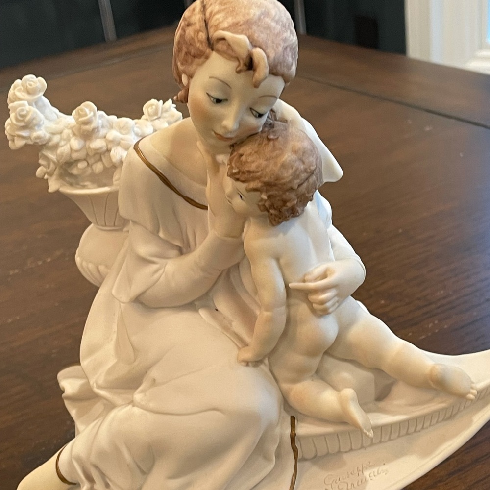 Authentic Italian Giuseppe Armani figurine